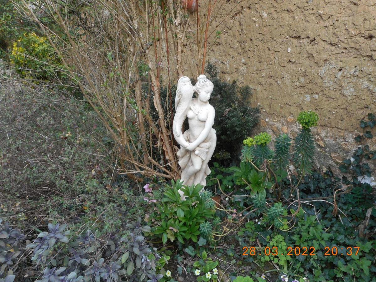 Le Gite De Lili Acquigny Exterior photo