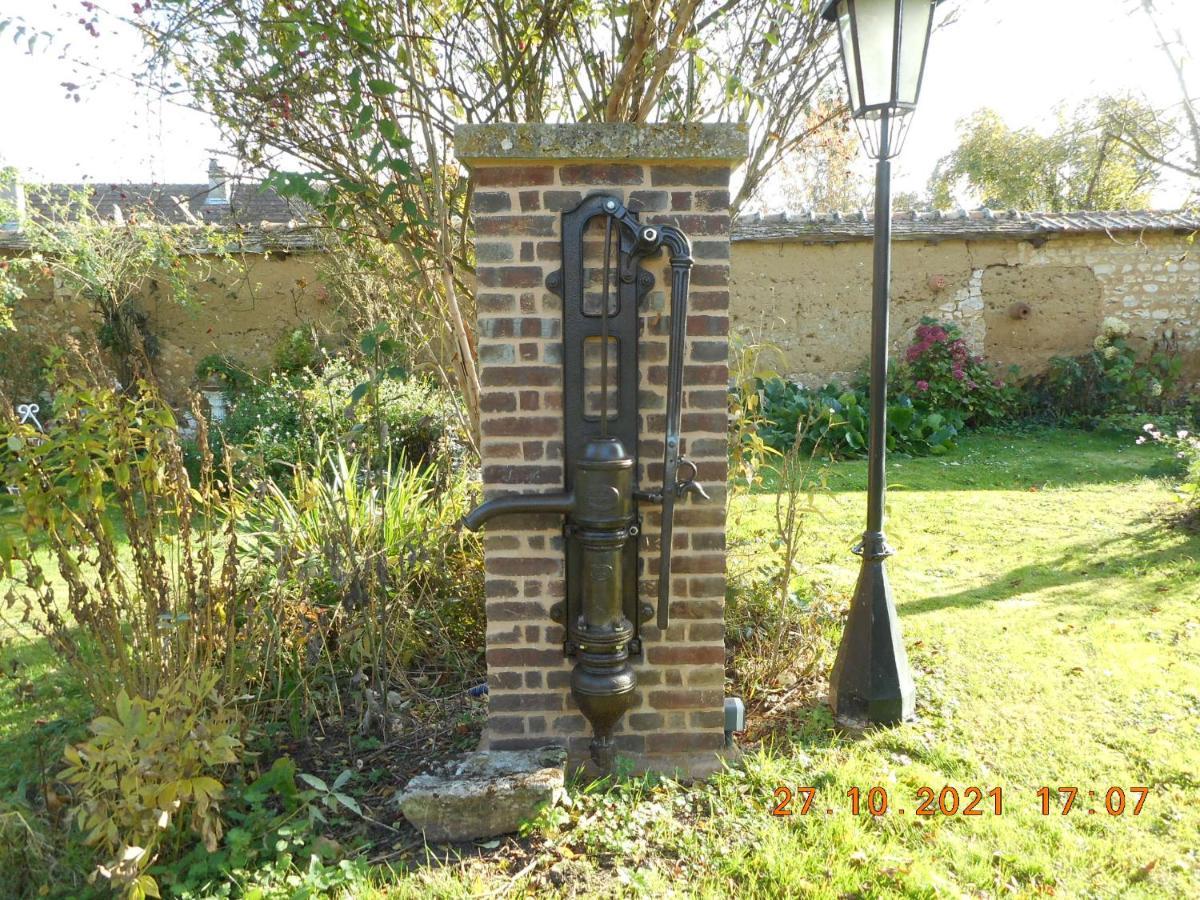 Le Gite De Lili Acquigny Exterior photo